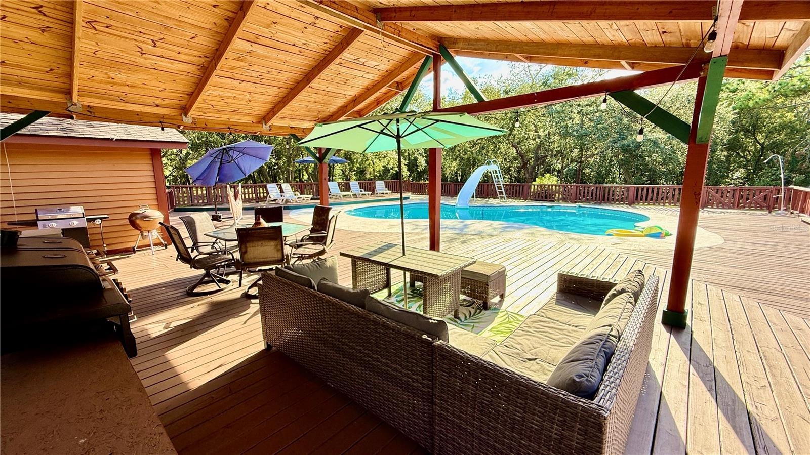 COUNTRY MANOR - Residential