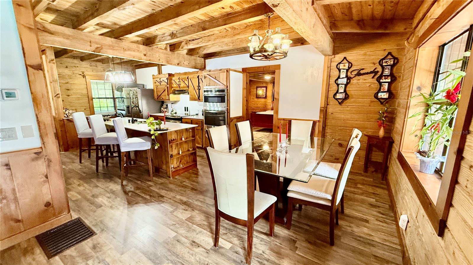 COUNTRY MANOR - Residential