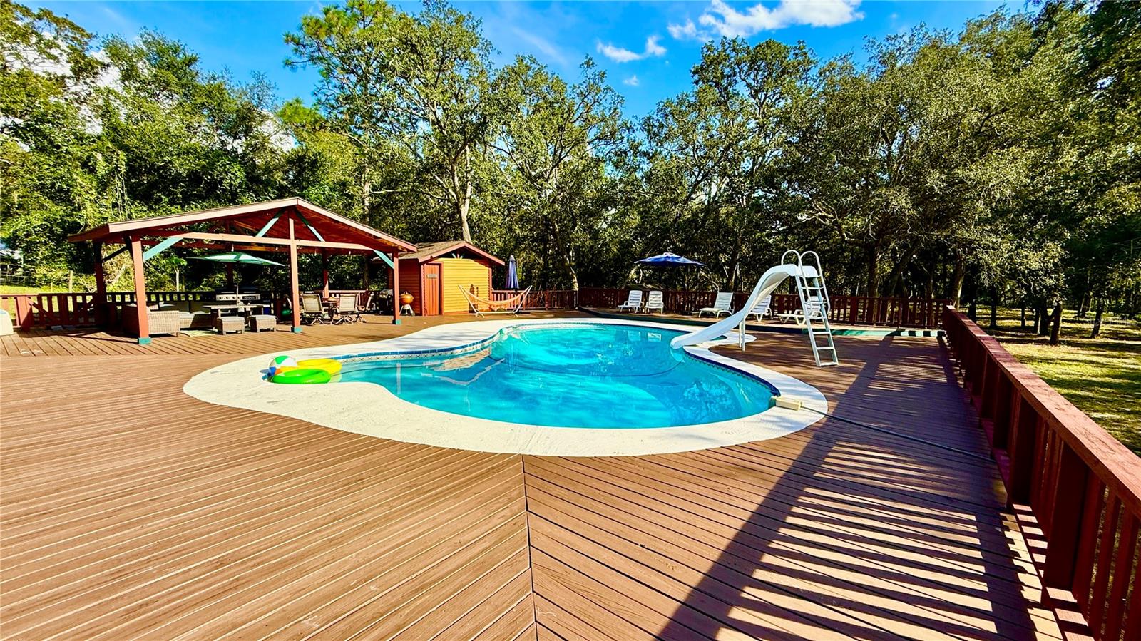 COUNTRY MANOR - Residential