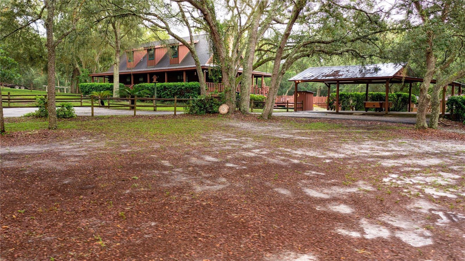 COUNTRY MANOR - Residential