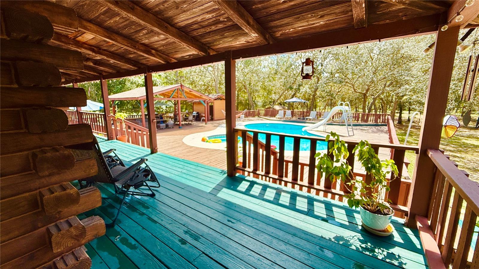 COUNTRY MANOR - Residential