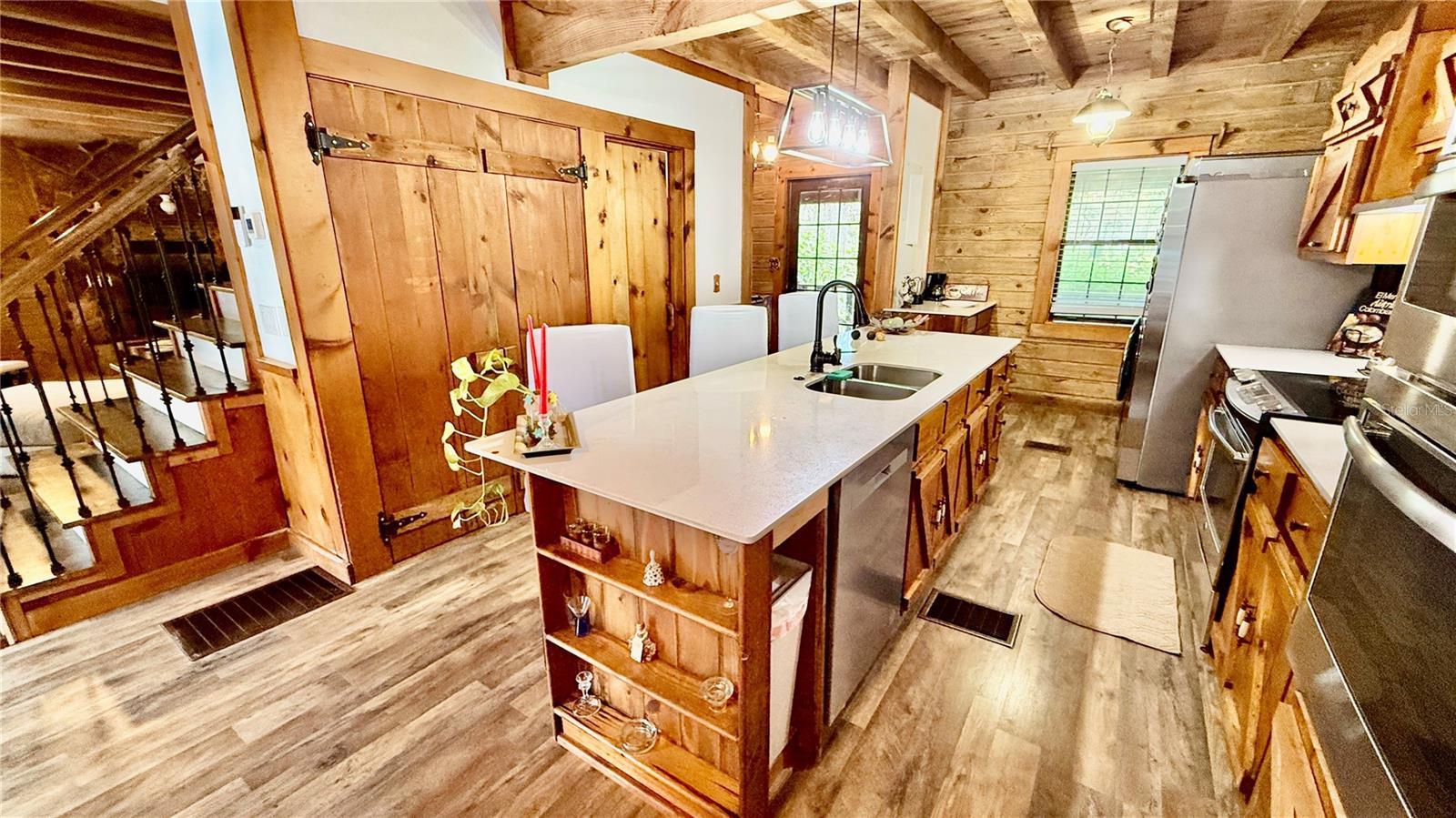 COUNTRY MANOR - Residential