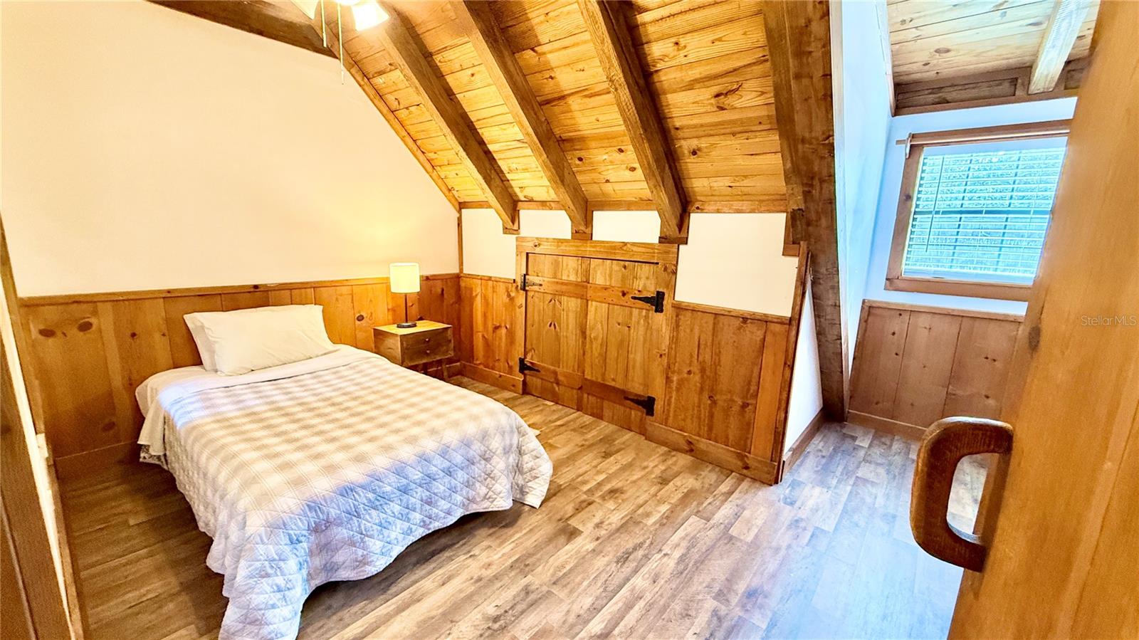 COUNTRY MANOR - Residential