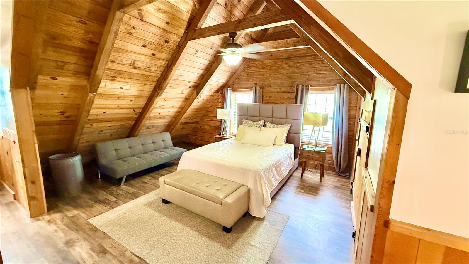 COUNTRY MANOR - Residential