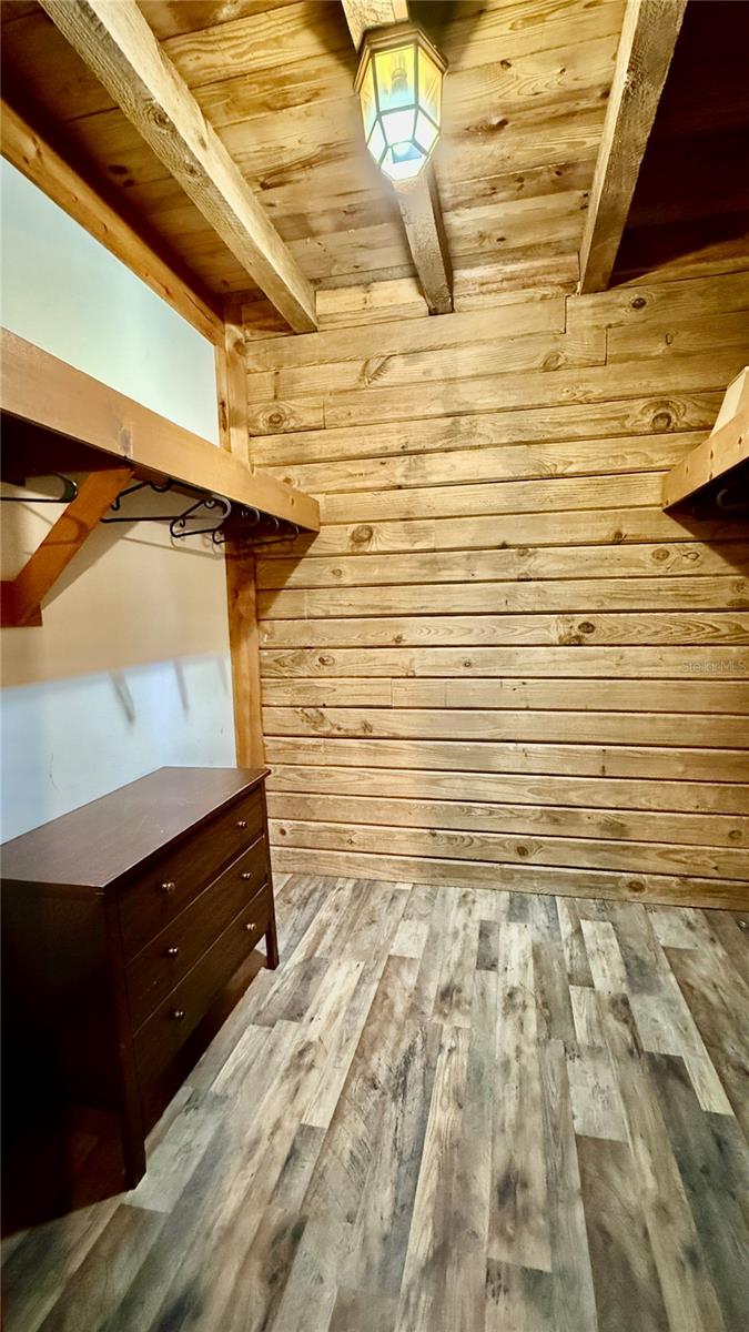 COUNTRY MANOR - Residential