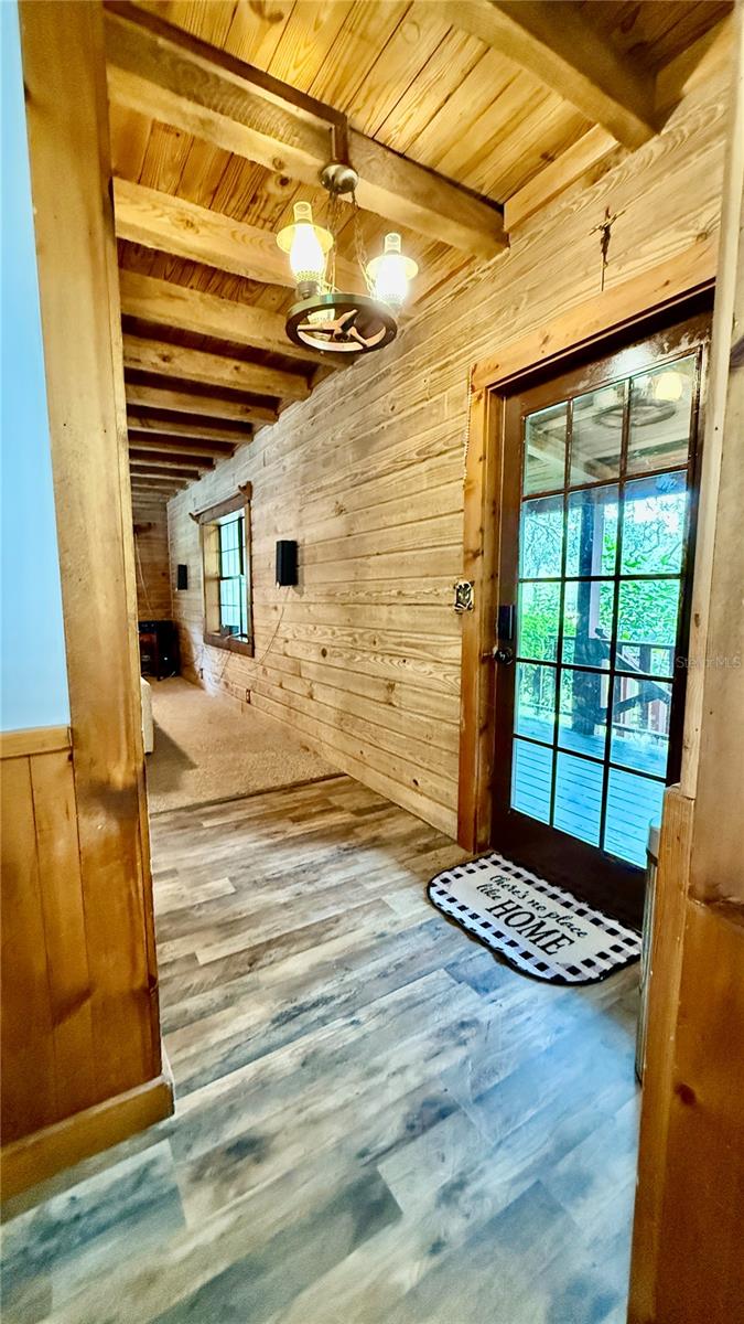 COUNTRY MANOR - Residential