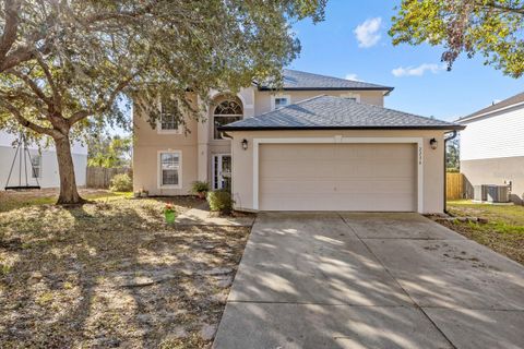 A home in EUSTIS