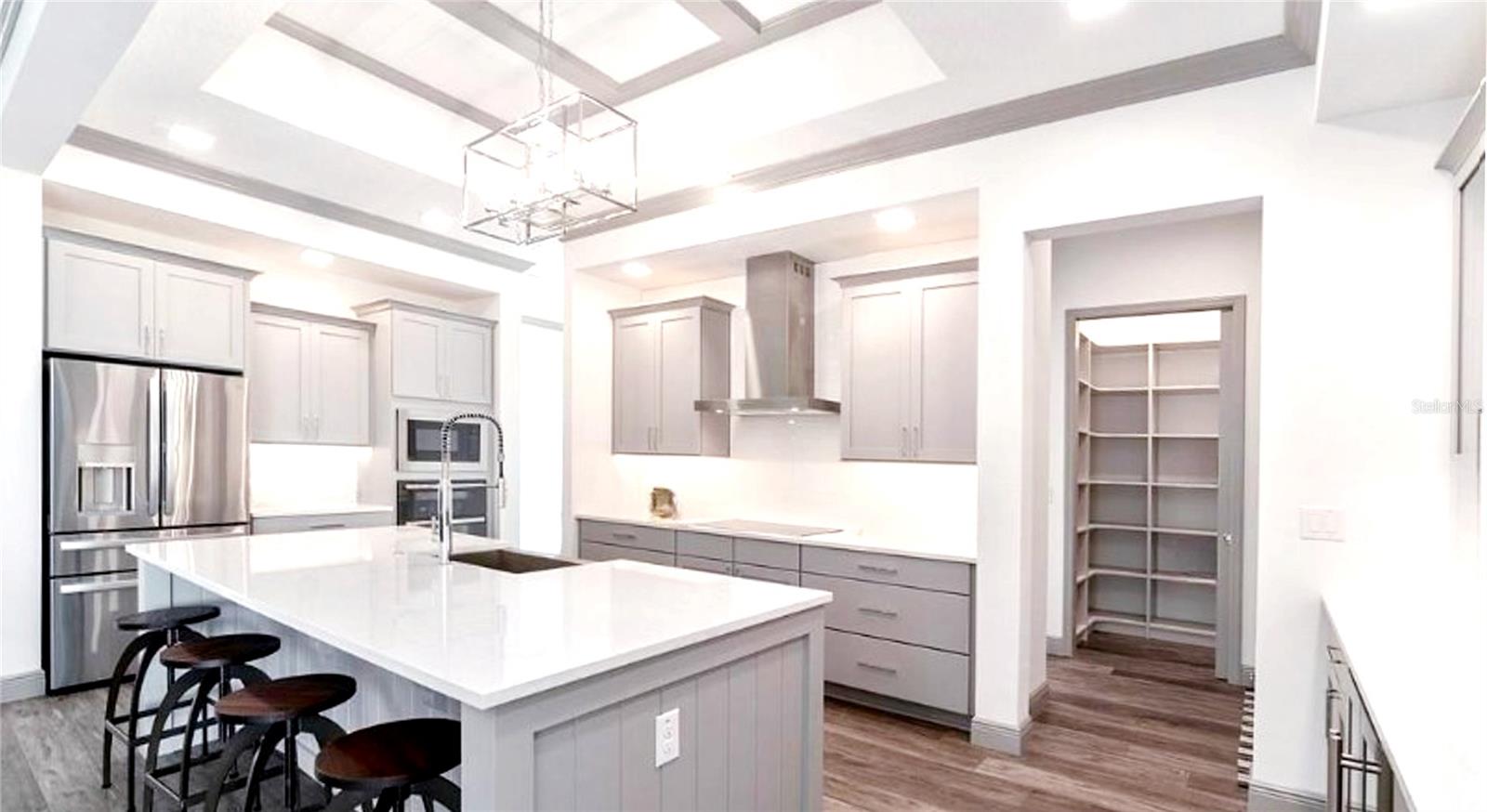 1077 SUGAR LOAF KEY LOOP