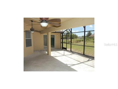 A home in AUBURNDALE
