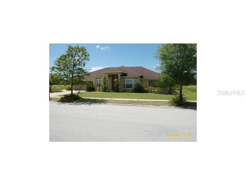 A home in AUBURNDALE