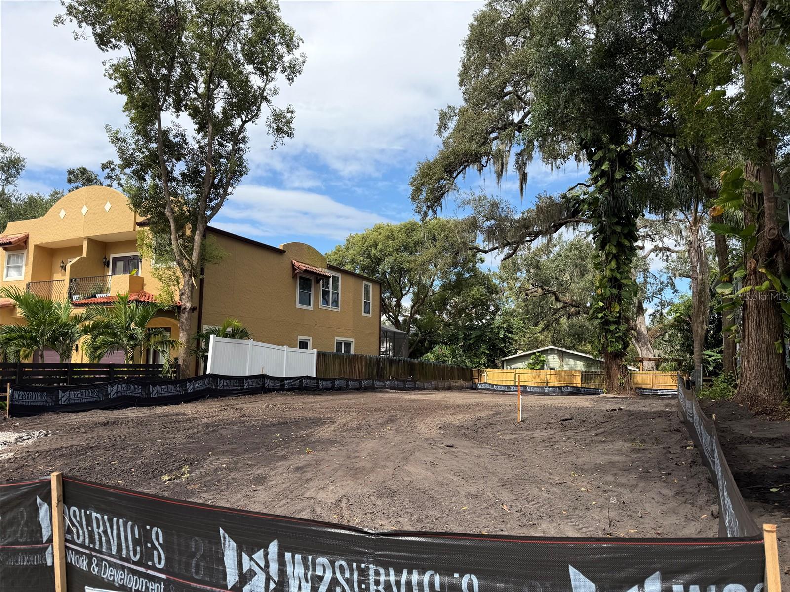 BUNGALOW PARK - Land