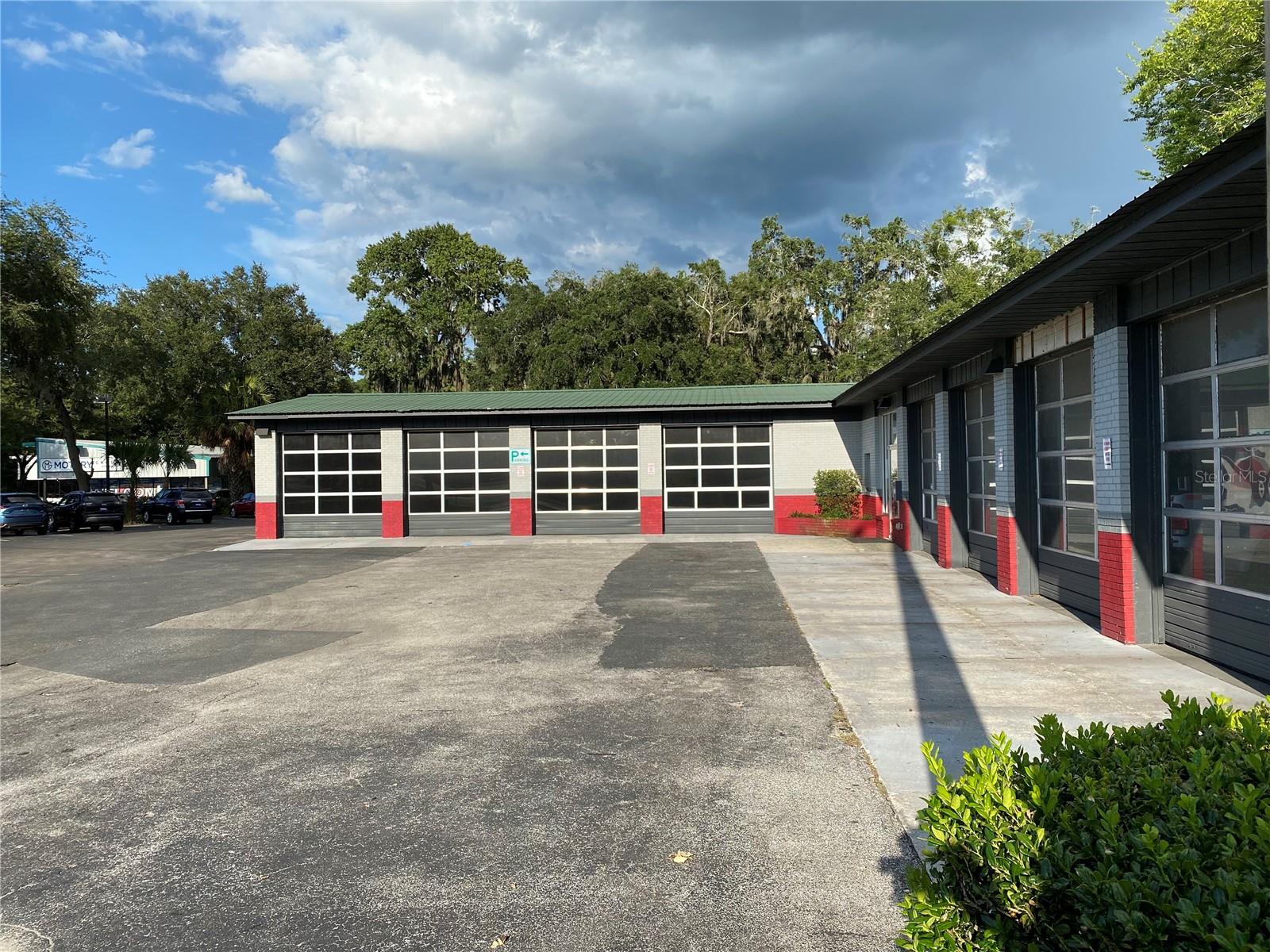 LISA HEIGHTS - Commercial Sale