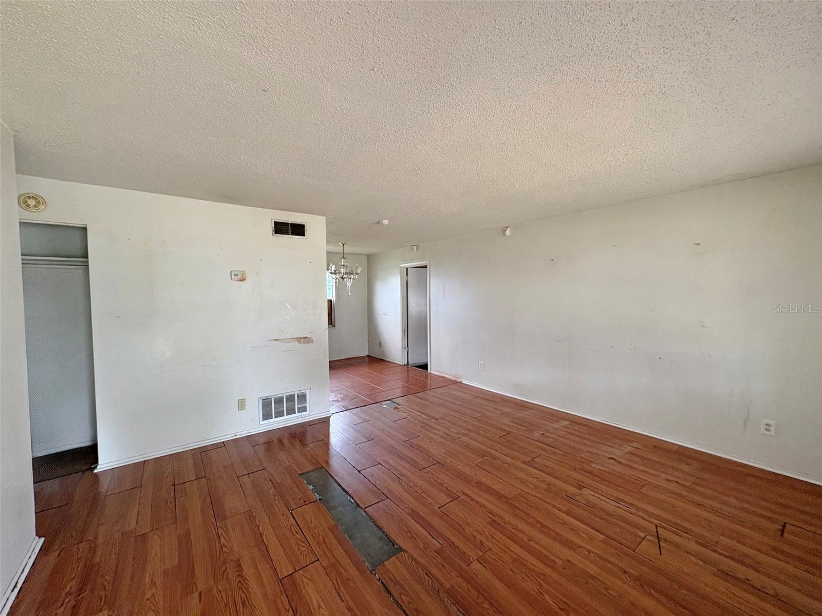 1114 CAREFREE COVE DRIVE