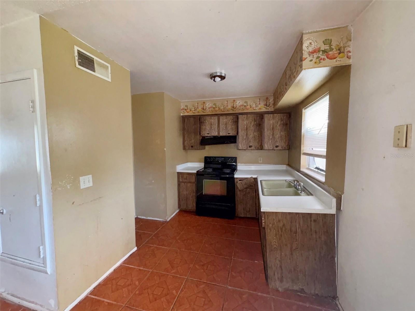 1114 CAREFREE COVE DRIVE