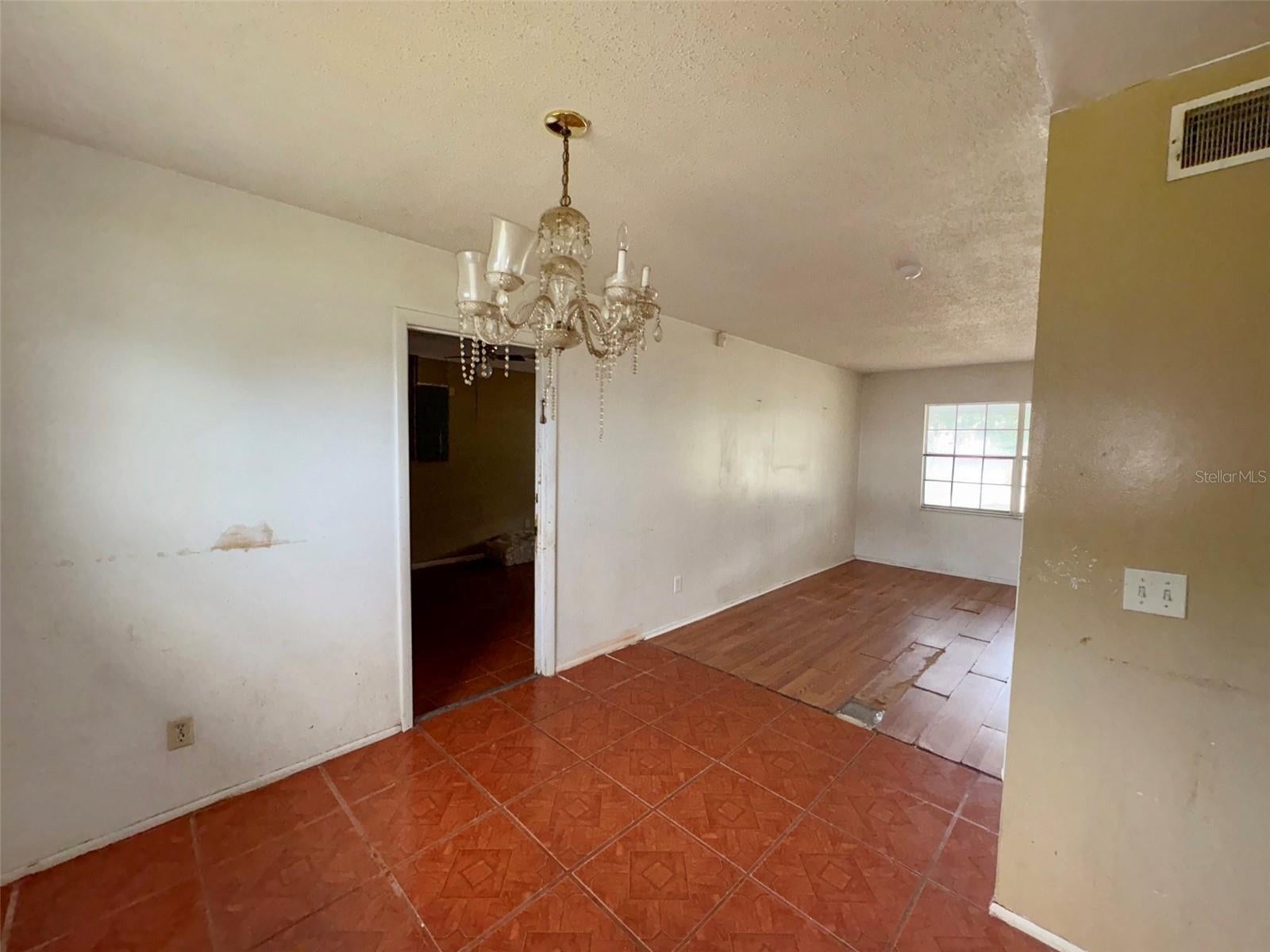 1114 CAREFREE COVE DRIVE