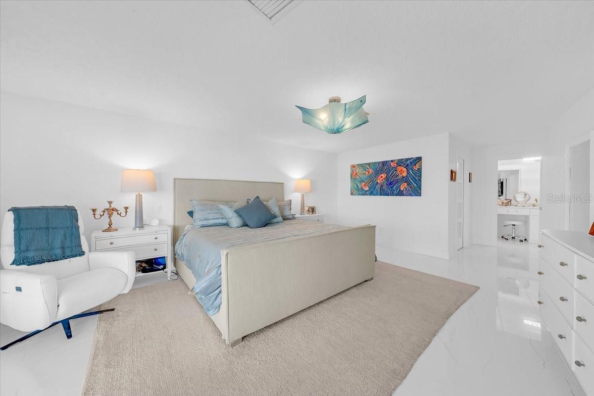 BOCA CIEGA POINT EAST - Residential