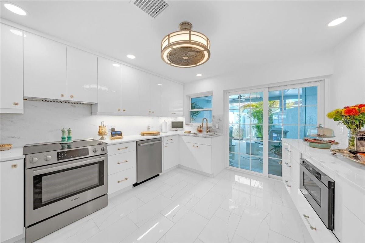 BOCA CIEGA POINT EAST - Residential