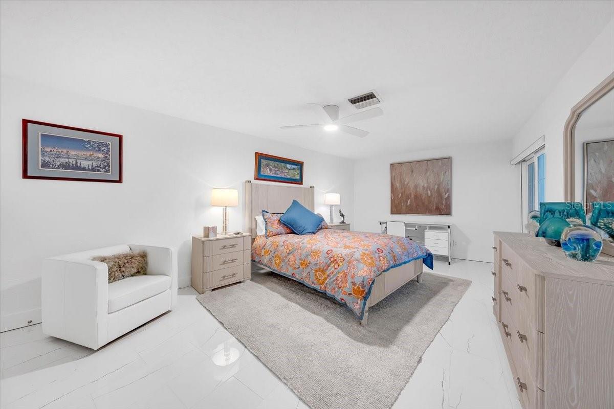 BOCA CIEGA POINT EAST - Residential