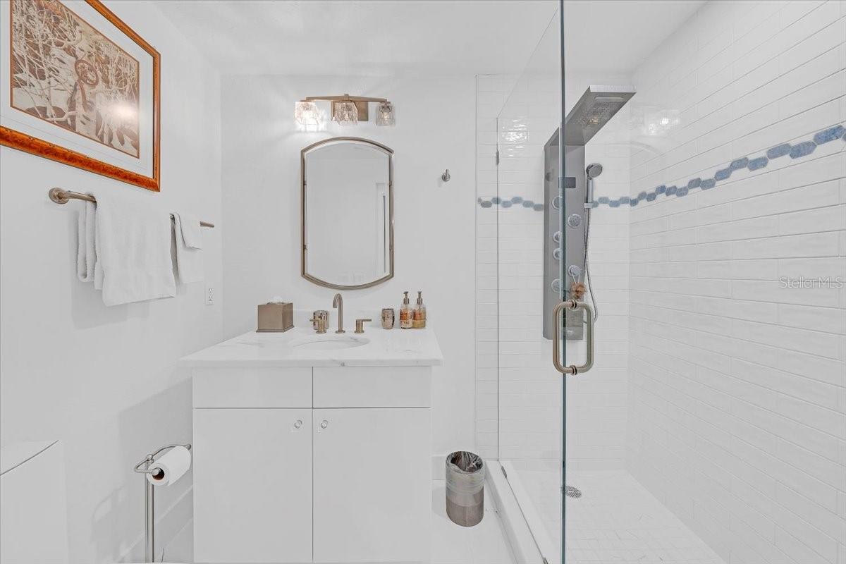 BOCA CIEGA POINT EAST - Residential