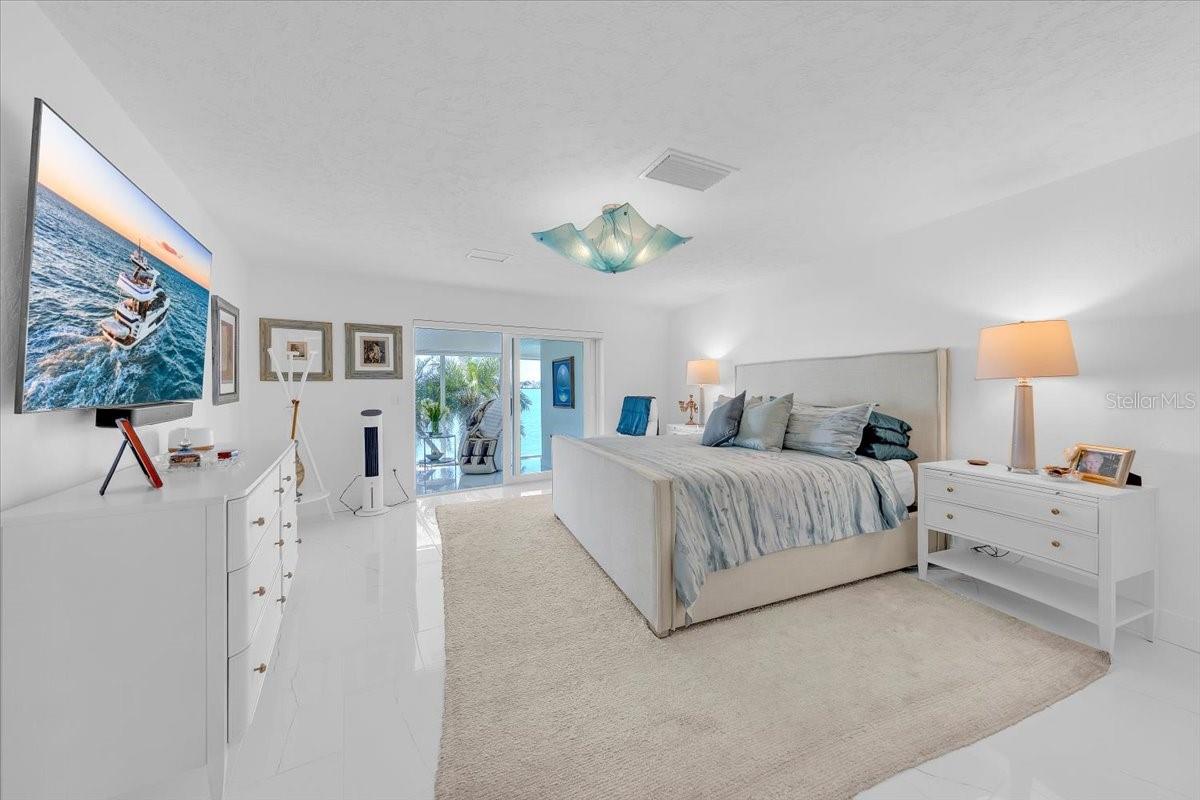 BOCA CIEGA POINT EAST - Residential