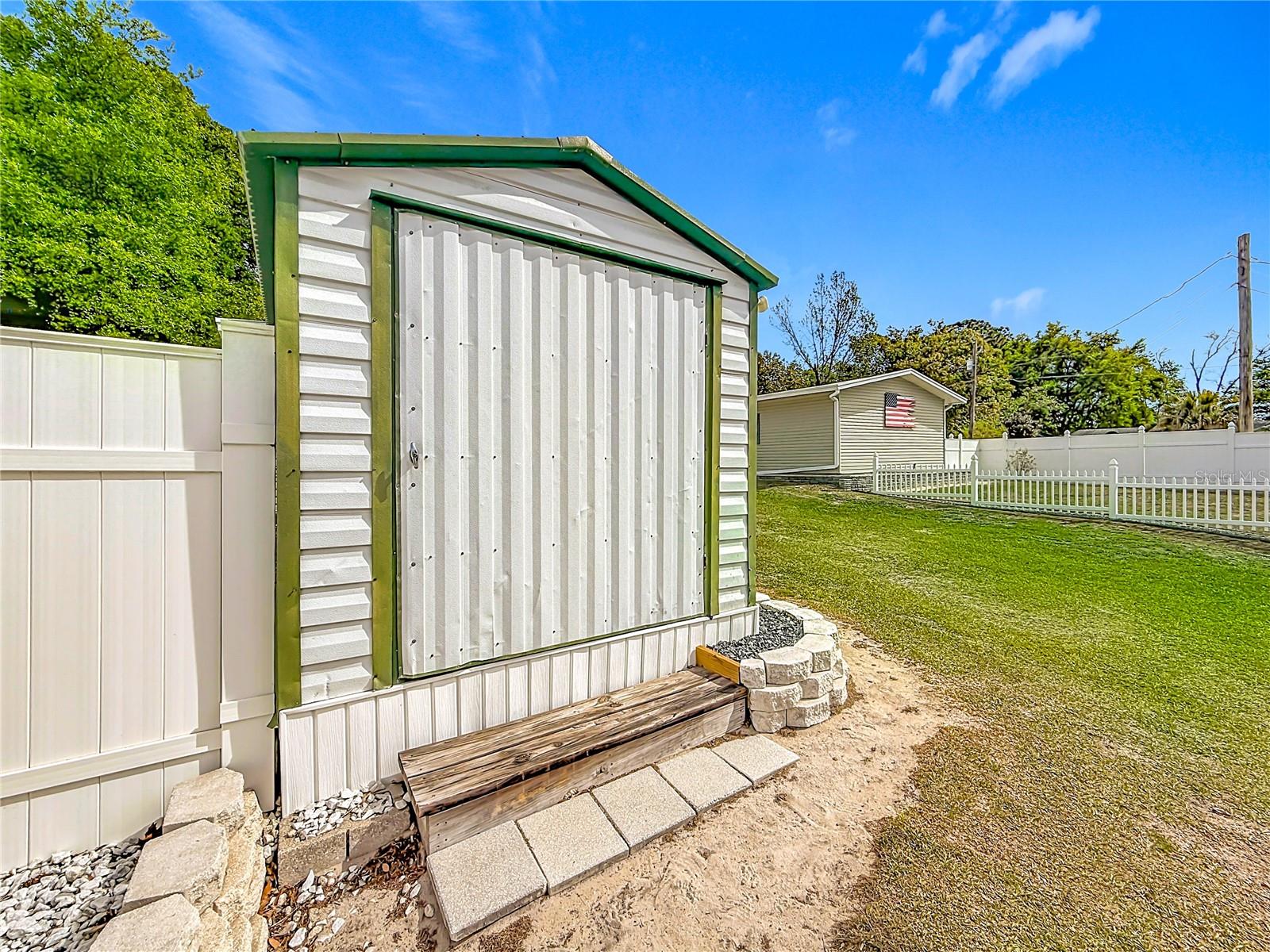 LADY LAKE SKYLINE HILLS UNIT 01 - Residential