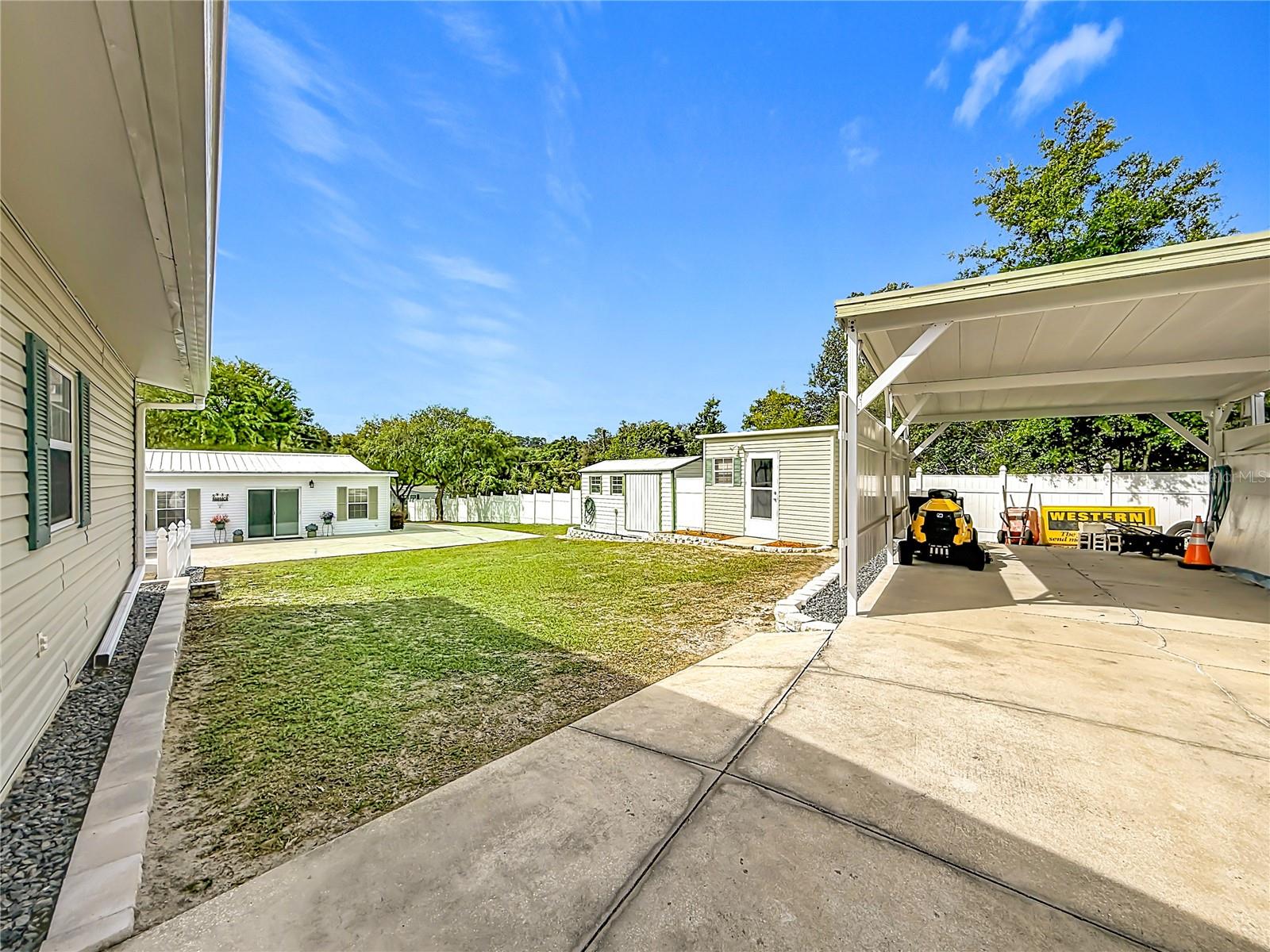 LADY LAKE SKYLINE HILLS UNIT 01 - Residential