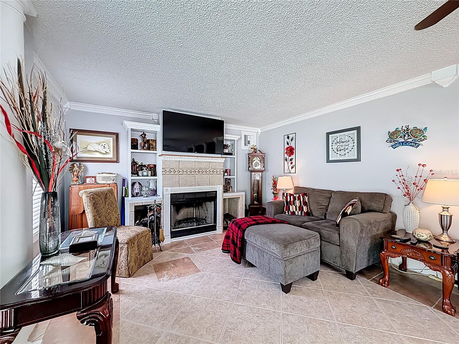 LADY LAKE SKYLINE HILLS UNIT 01 - Residential