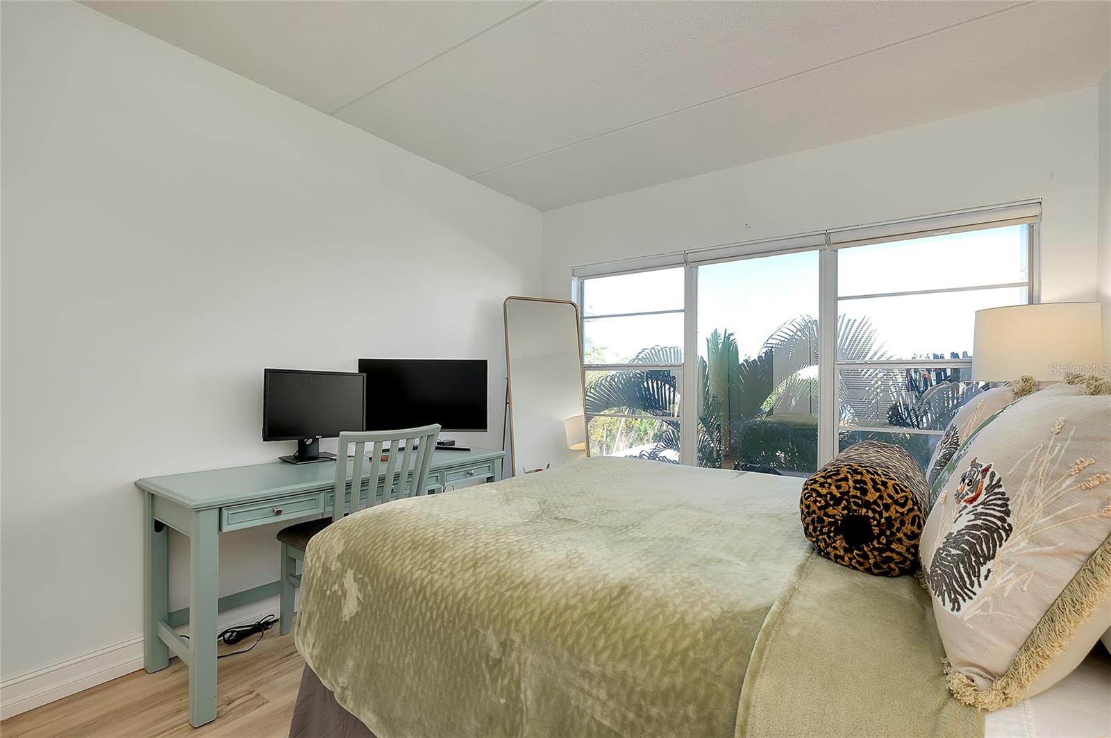 BEACH HARBOR CLUB - Residential