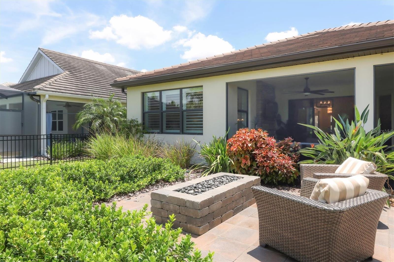 LAKEHOUSE COVE/WATERSIDE PH 1 - Residential