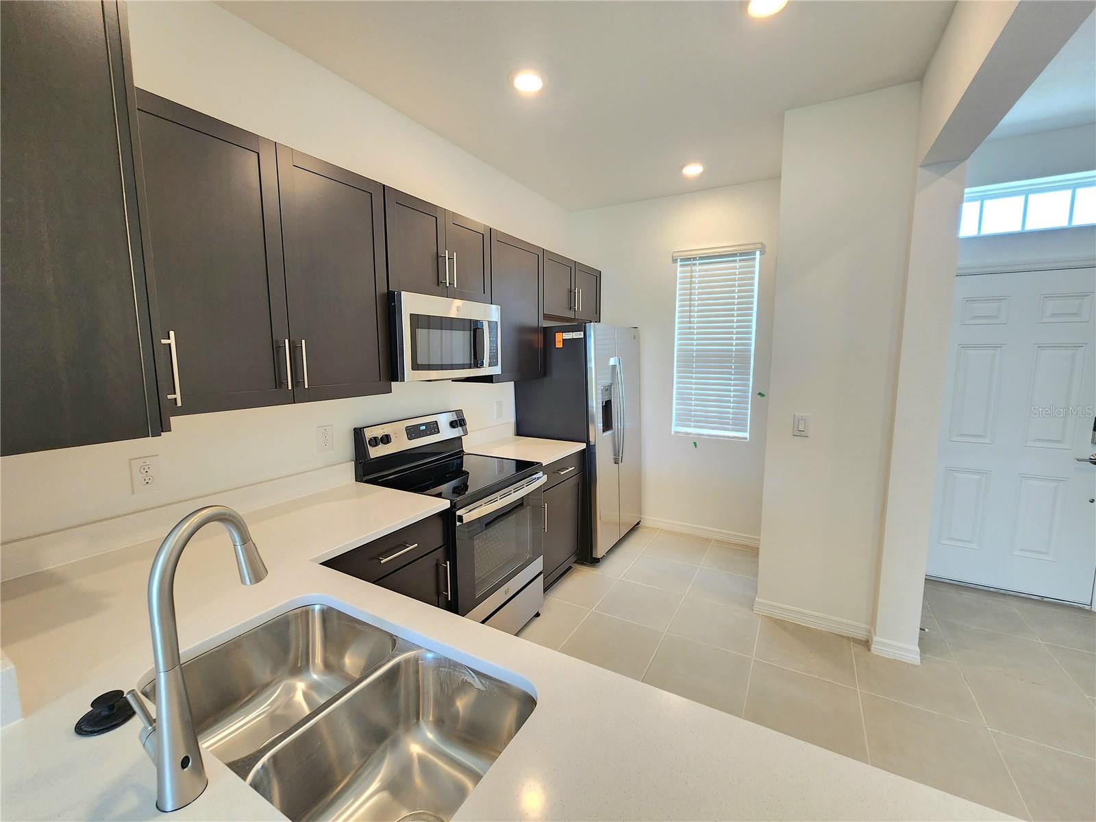 ARTISAN LAKES EDGESTONE NORTH PH I & II - Residential Lease