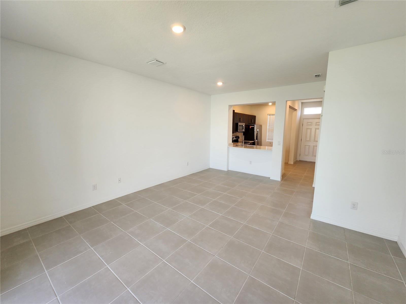 ARTISAN LAKES EDGESTONE NORTH PH I & II - Residential Lease