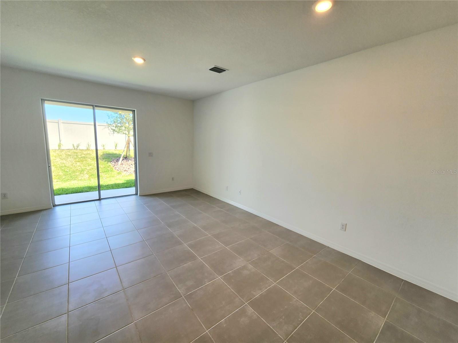ARTISAN LAKES EDGESTONE NORTH PH I & II - Residential Lease