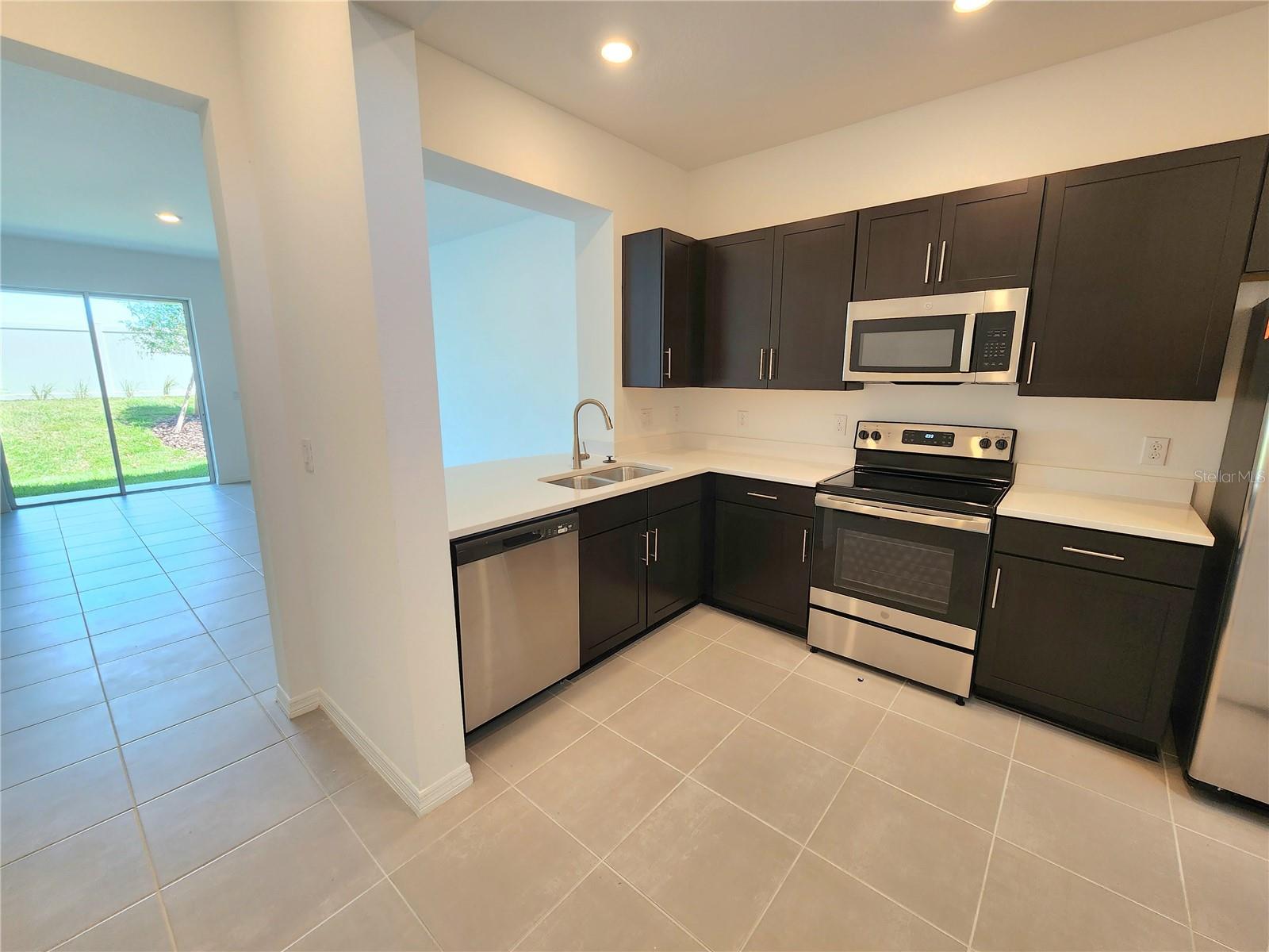 ARTISAN LAKES EDGESTONE NORTH PH I & II - Residential Lease