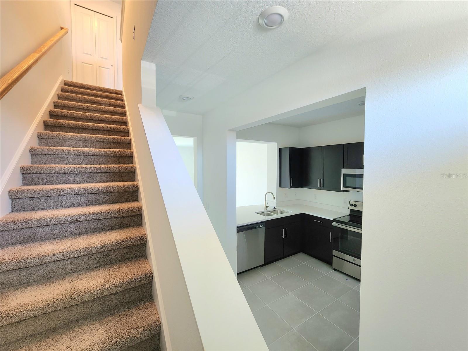 ARTISAN LAKES EDGESTONE NORTH PH I & II - Residential Lease