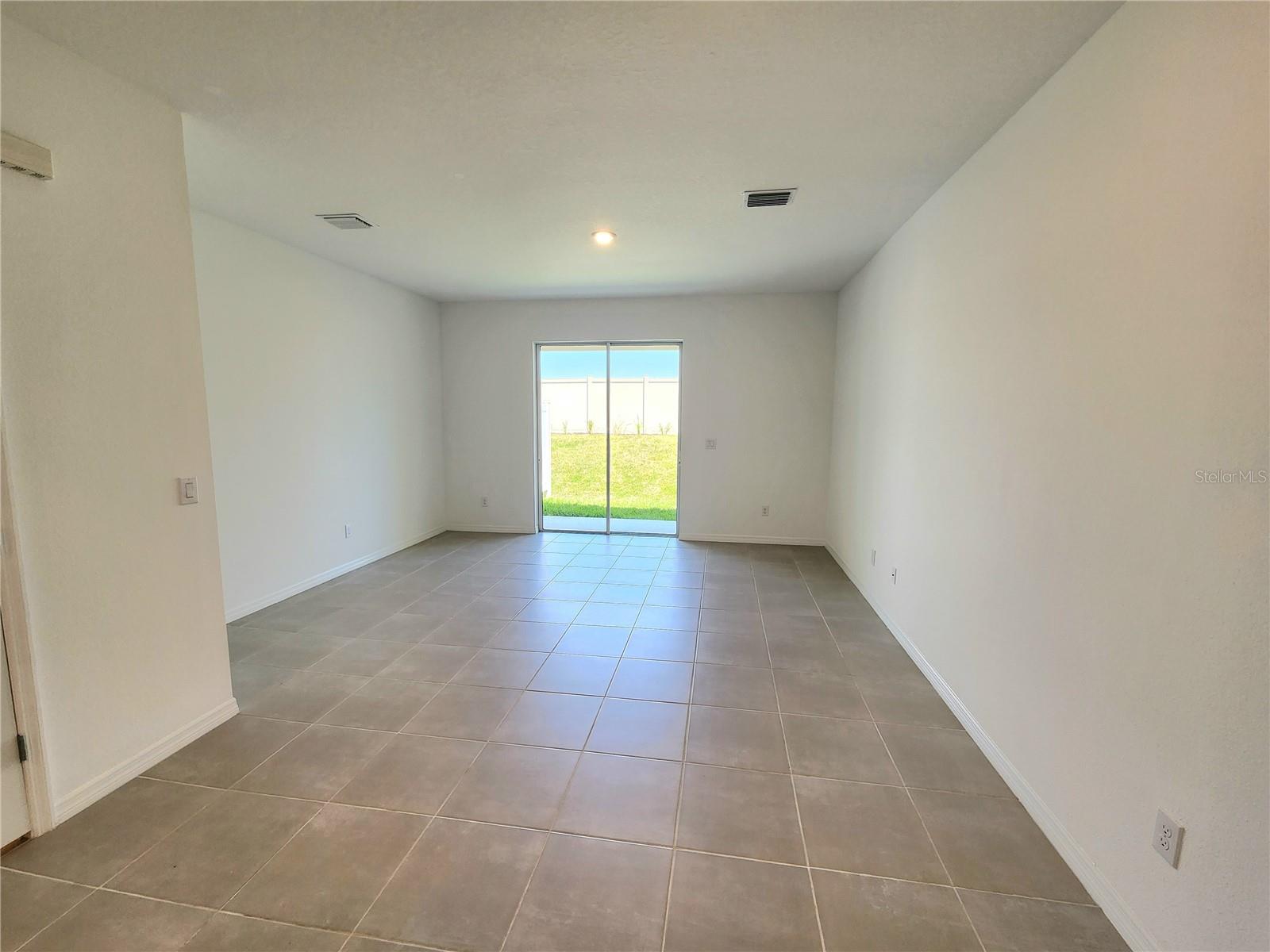 ARTISAN LAKES EDGESTONE NORTH PH I & II - Residential Lease