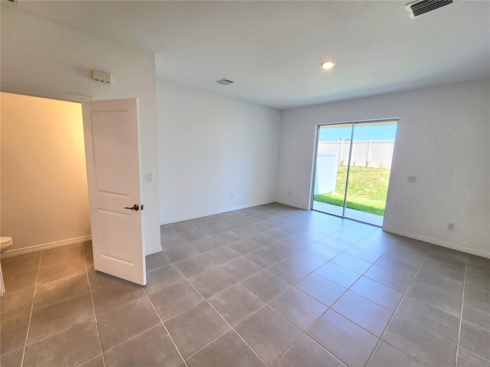 ARTISAN LAKES EDGESTONE NORTH PH I & II - Residential Lease