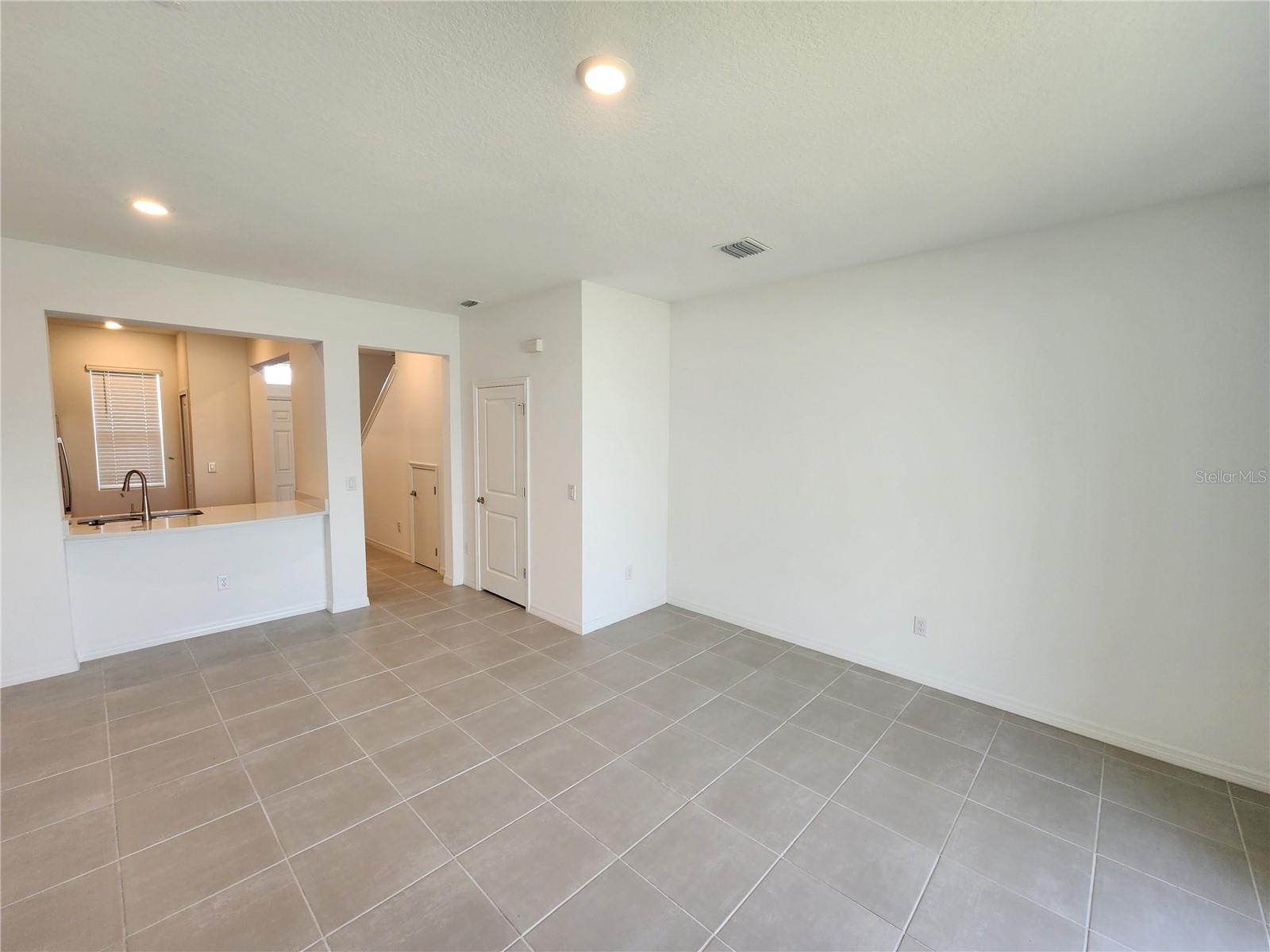 ARTISAN LAKES EDGESTONE NORTH PH I & II - Residential Lease