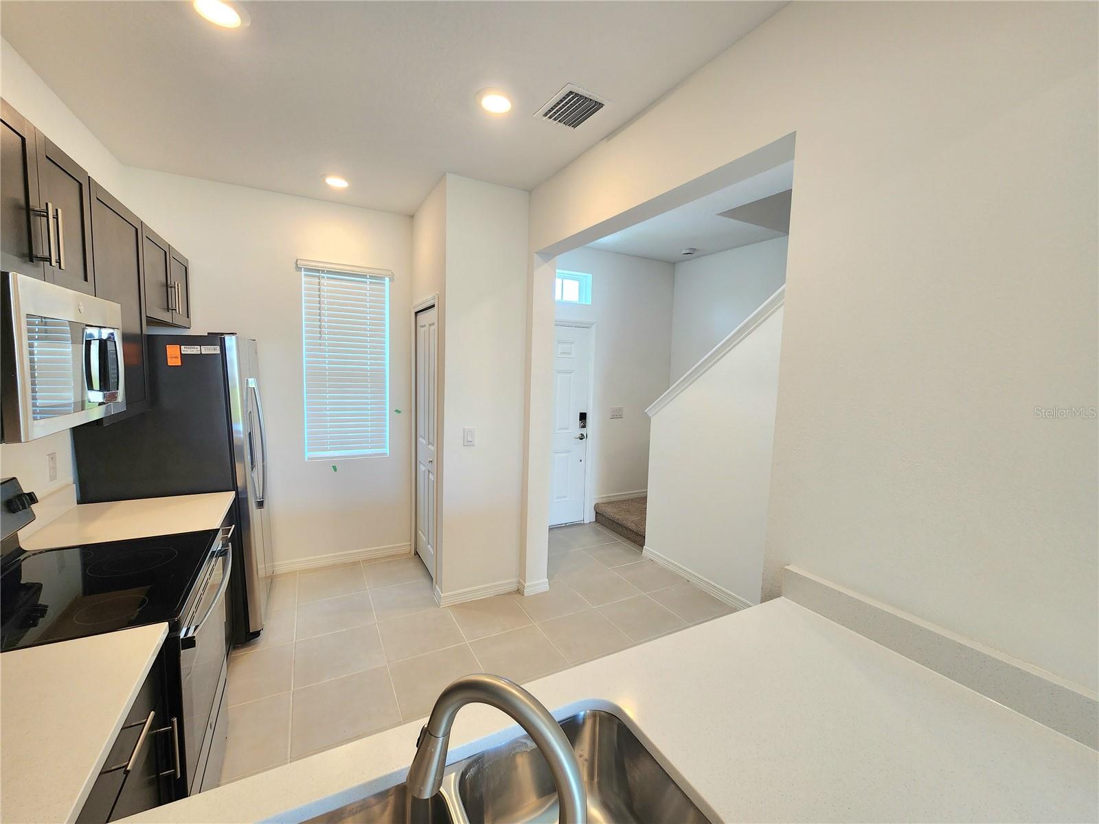ARTISAN LAKES EDGESTONE NORTH PH I & II - Residential Lease