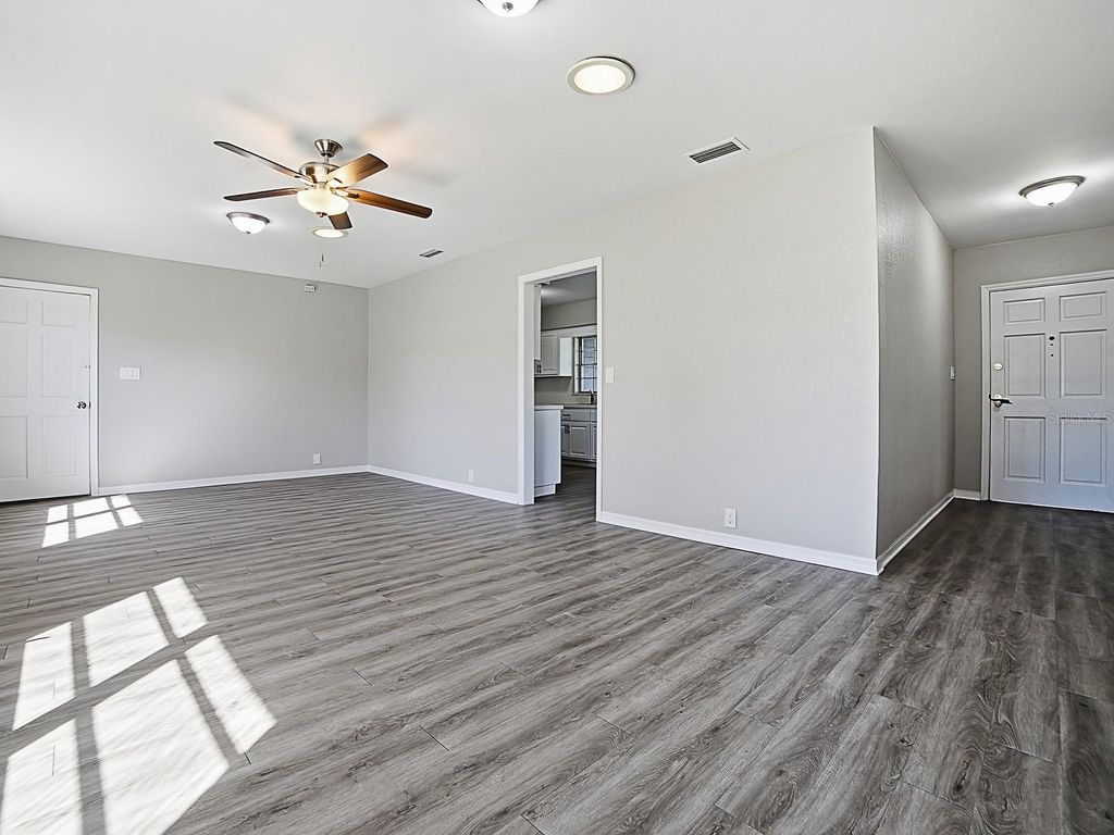 Photo of 5 Oak Street, Yalaha, FL 34797 (MLS # G5109927)