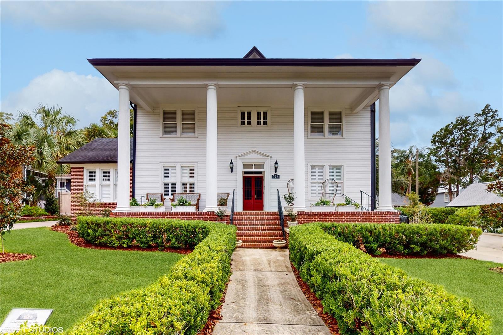 Nestled within the historic charm of Fort King Street, this second-floor unit in the quad-plex offers a unique living experience in the heart of Ocala's thriving downtown. Boasting one bedroom and one bathroom, this residence is a harmonious blend of history and modernity, perfect for those seeking a distinctive and comfortable home.
As you step into this carefully preserved piece of Ocala's past, the unit welcomes you with an abundance of natural light that gracefully illuminates the space. The warm and inviting glow enhances the ambiance, creating a cozy atmosphere within the confines of this historical treasure.
Inside, you'll find upgraded appliances and a thoughtfully designed layout that maximizes both comfort, convenience and space. The residence seamlessly combines old-world charm with modern amenities, ensuring a delightful living experience for its occupants.
The prime location places you just four blocks from Ocala's bustling downtown square, allowing for easy exploration of the vibrant city life. Take a leisurely stroll through the oak-covered streets of the Historic District, where an array of eateries, breweries, and shops await your discovery. For outdoor enthusiasts, Silver Springs State Park is a nearby haven, while the World Equestrian Center beckons to horse enthusiasts.