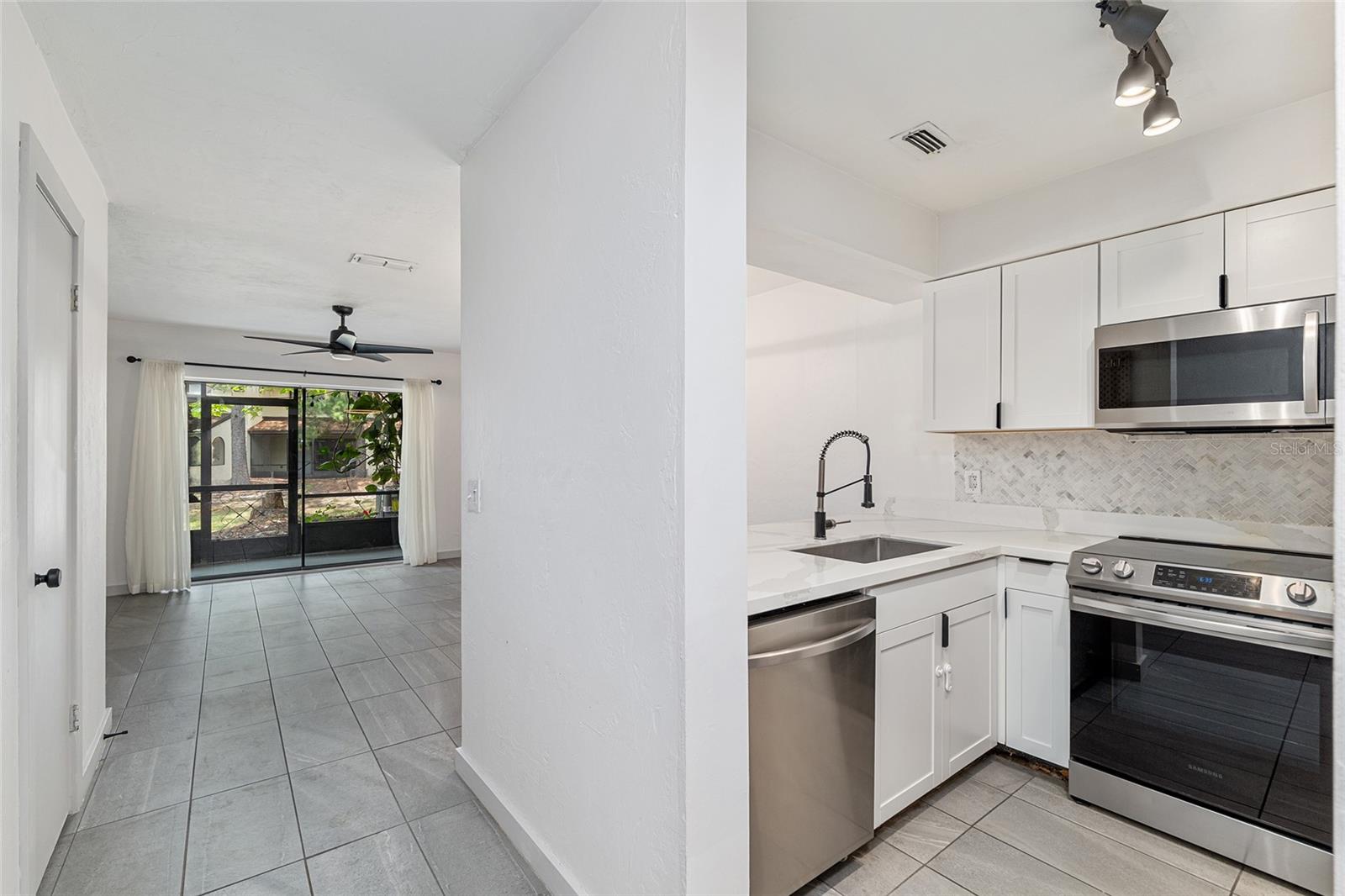 2735 SW 35TH PLACE 1905