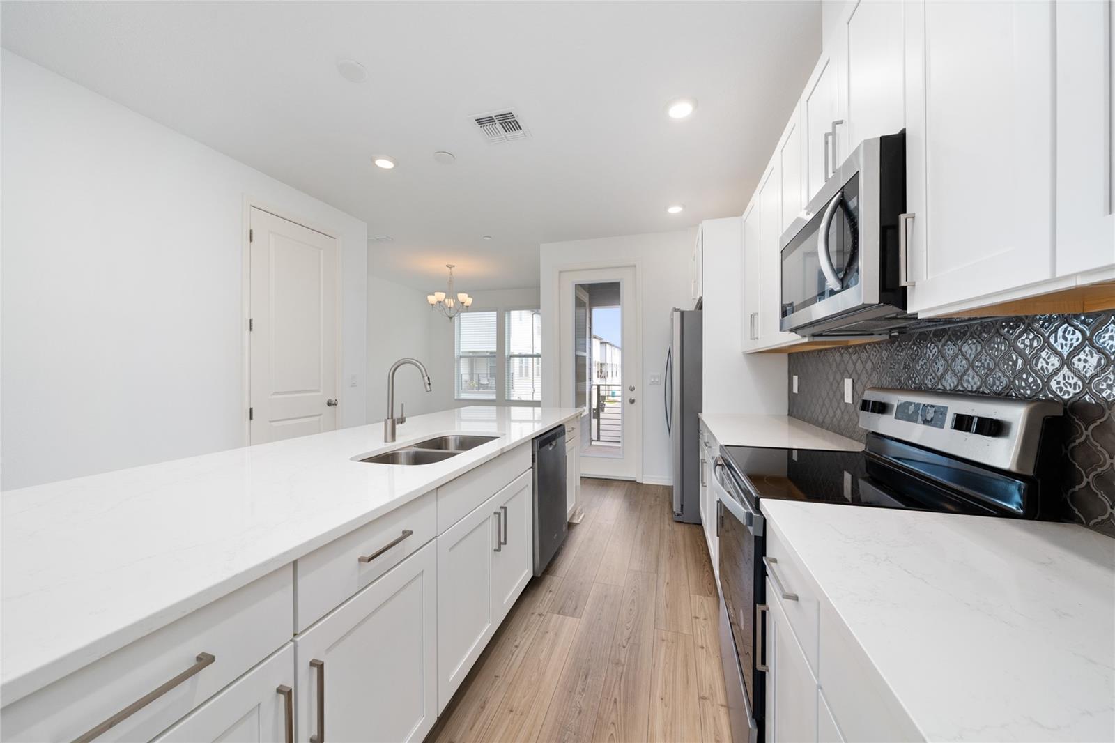 LAUREATE PARK NBRHD CENTER PH 3 - Residential