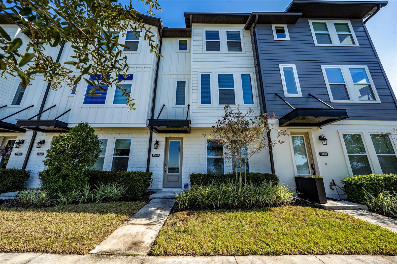 LAUREATE PARK NBRHD CENTER PH 3 - Residential