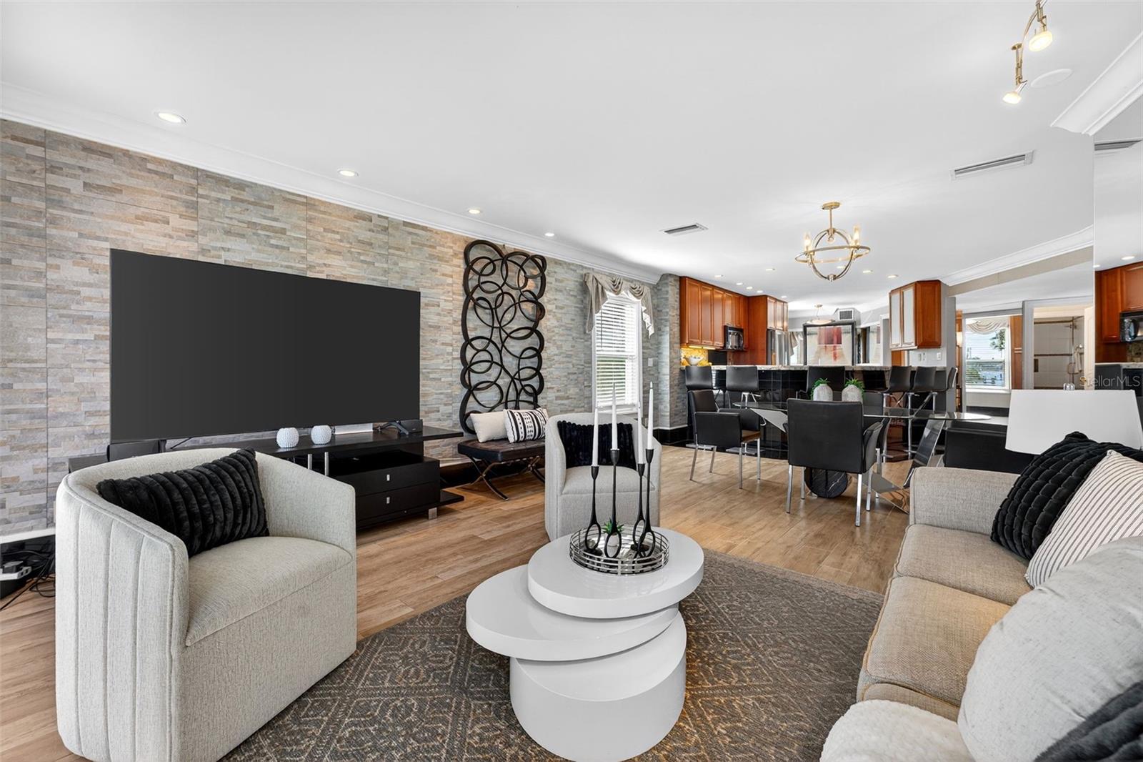 LONGBOAT LANDING - Residential