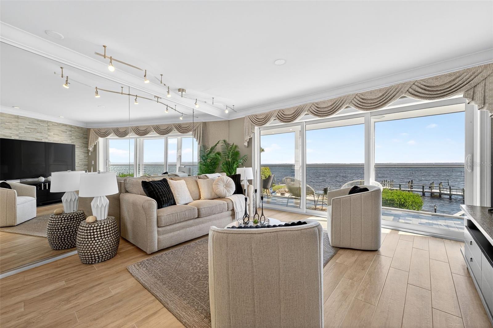 LONGBOAT LANDING - Residential