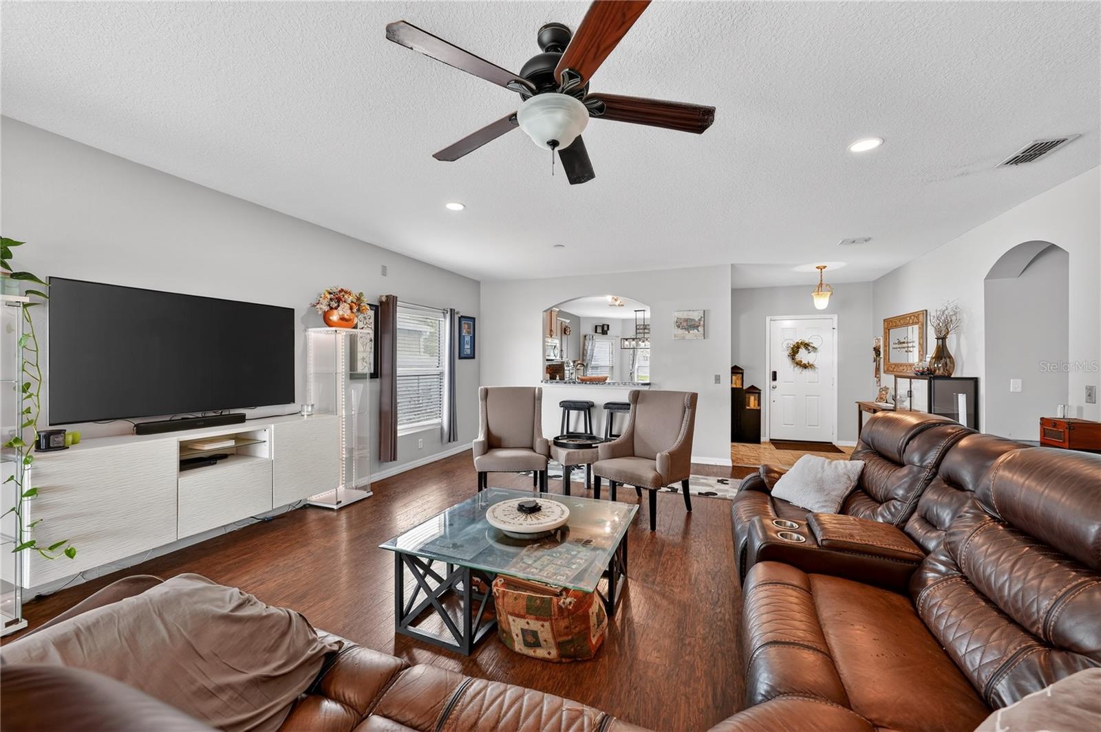 3136 QUEEN ALEXANDRIA DRIVE