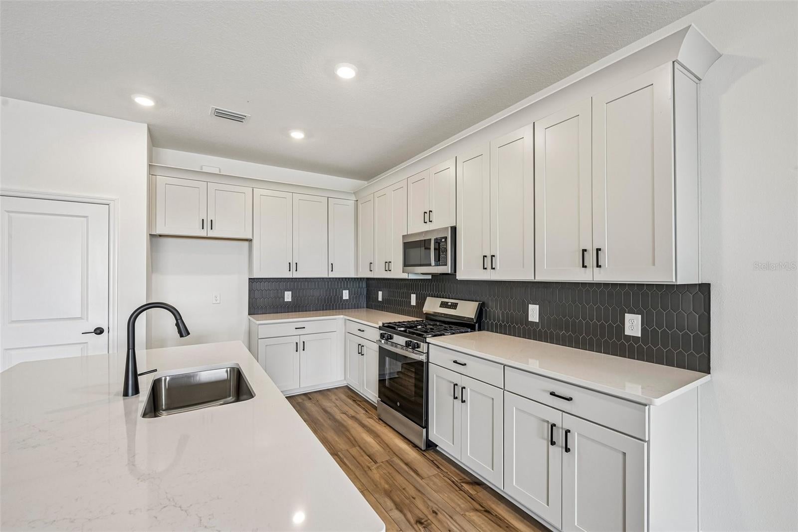8724 CANARD COVE
