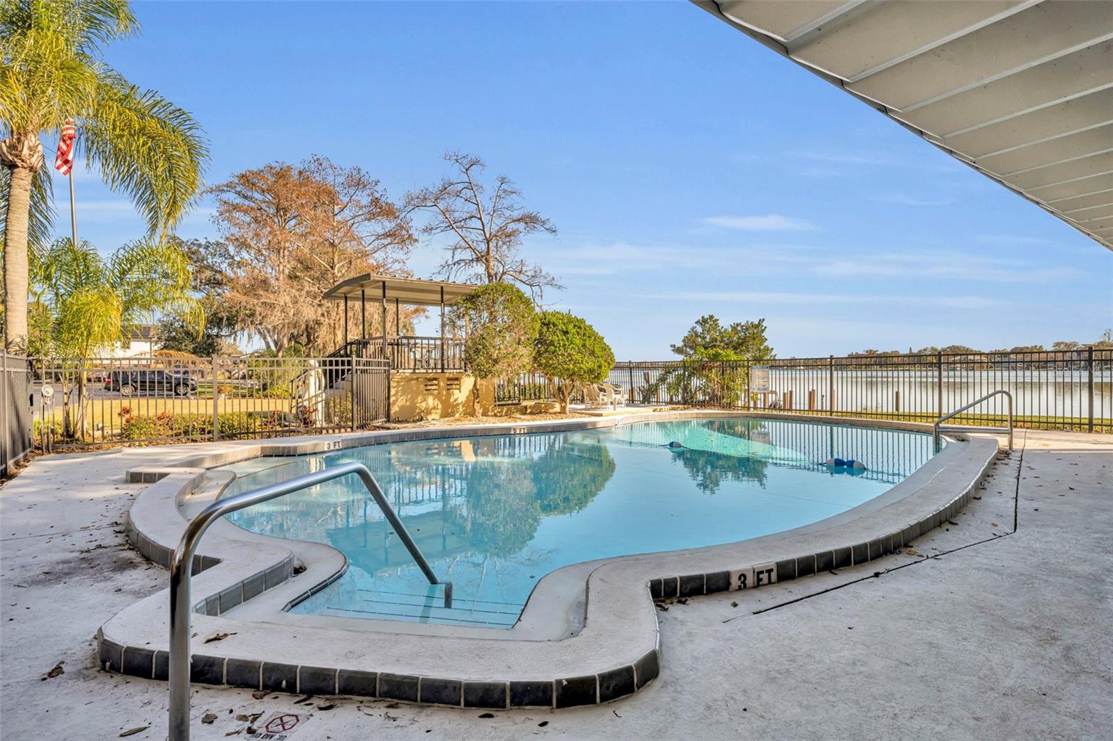 LAKESIDE MANOR APTS CONDO - Residential