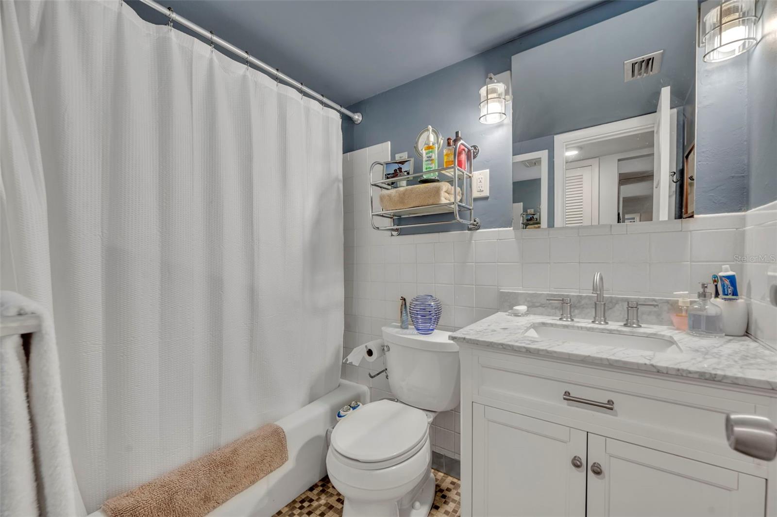 LAKESIDE MANOR APTS CONDO - Residential