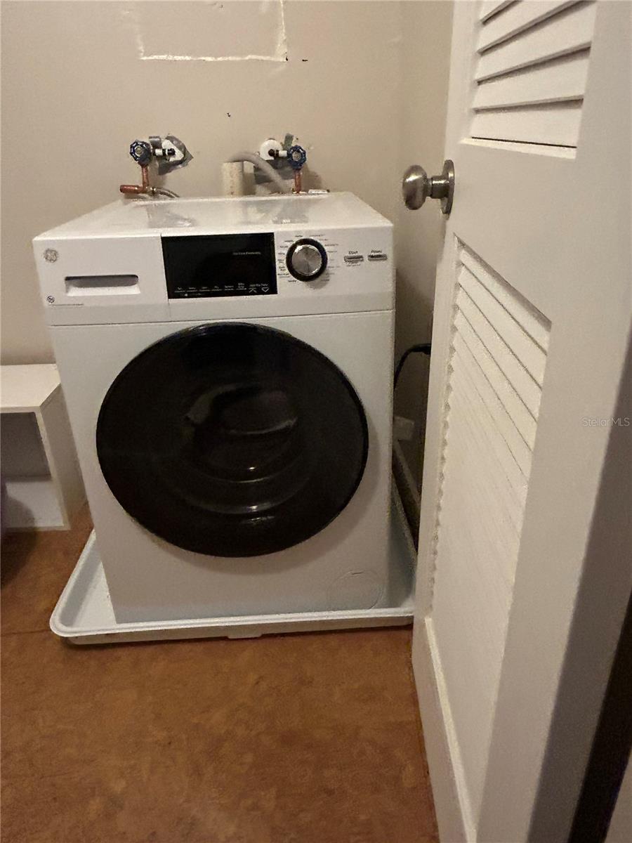 LAKESIDE MANOR APTS CONDO - Residential